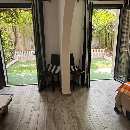 Romana Bed & Breakfast 4*